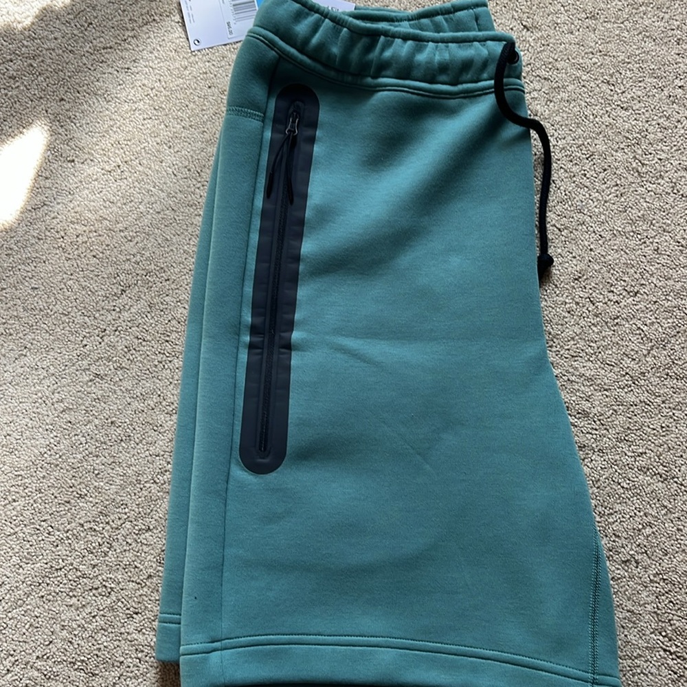 Nike Tech Men's Teal Shorts - Picture 4 of 5